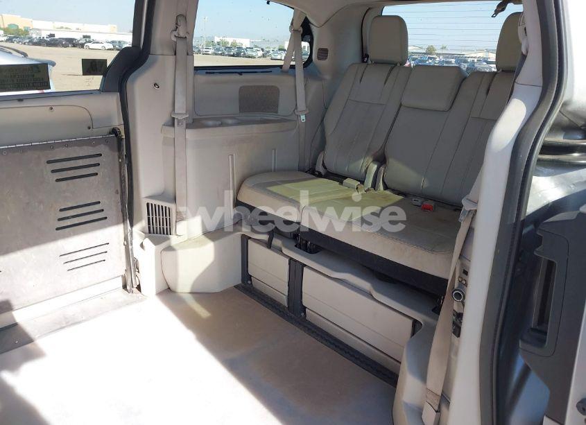 Photo 8 of 2015 Chrysler Town & COUNTRY TOURING-L (VIN 2C4RC1CG6FR638264)