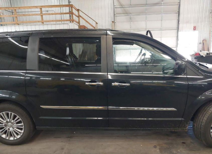 Photo 14 of 2015 Chrysler Town & COUNTRY TOURING-L (VIN 2C4RC1CG6FR644226)