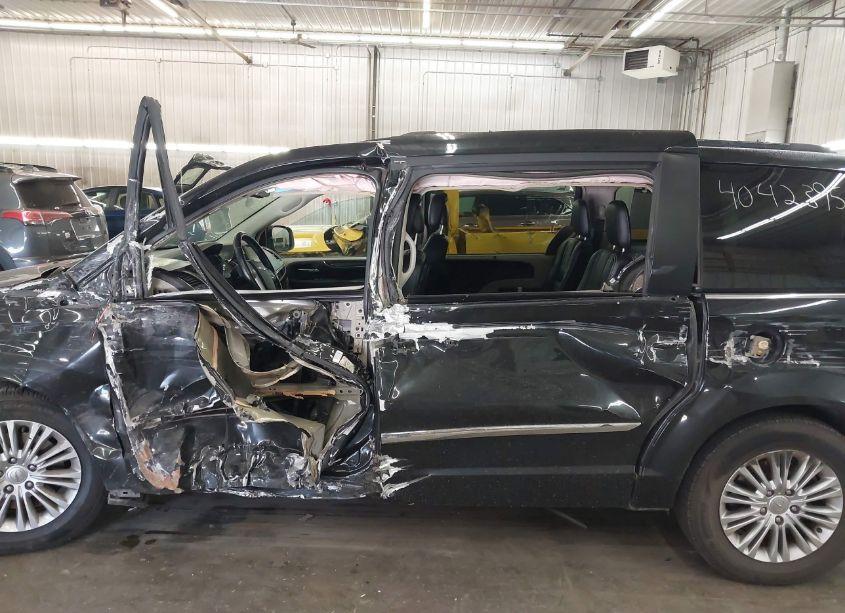 Photo 15 of 2015 Chrysler Town & COUNTRY TOURING-L (VIN 2C4RC1CG6FR644226)