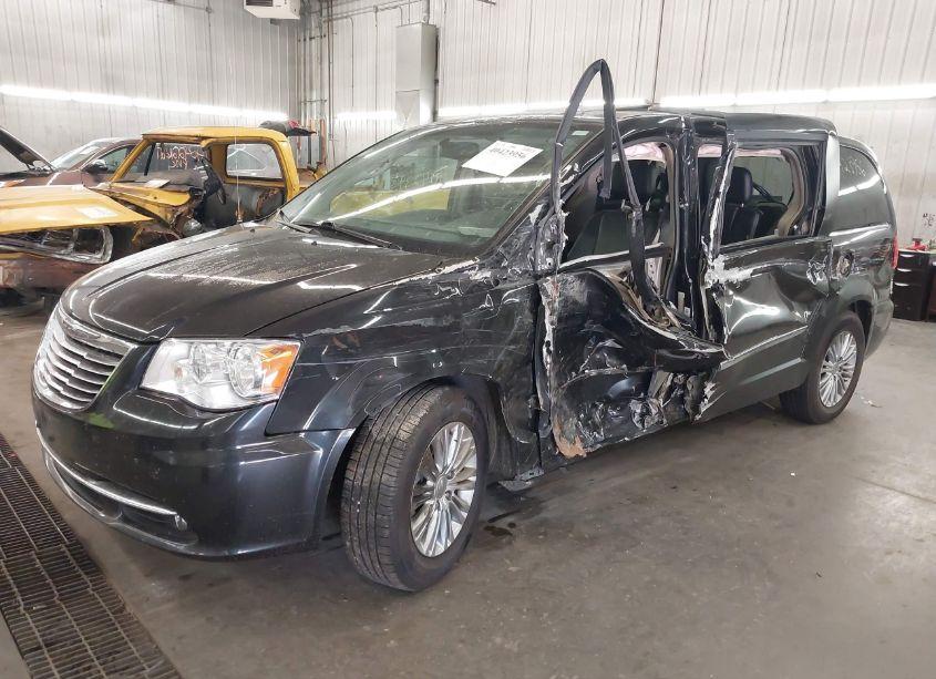 Photo 2 of 2015 Chrysler Town & COUNTRY TOURING-L (VIN 2C4RC1CG6FR644226)