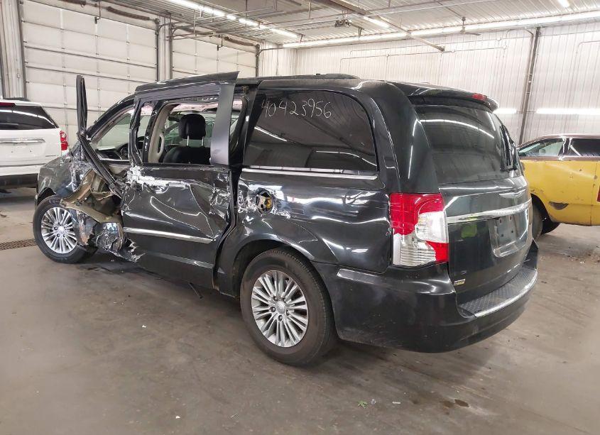 Photo 3 of 2015 Chrysler Town & COUNTRY TOURING-L (VIN 2C4RC1CG6FR644226)