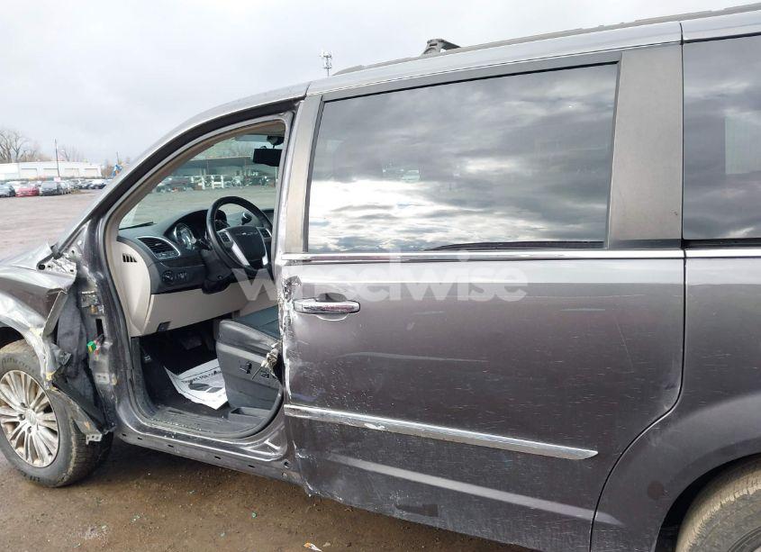 Photo 14 of 2015 Chrysler Town & COUNTRY TOURING-L (VIN 2C4RC1CG6FR697265)