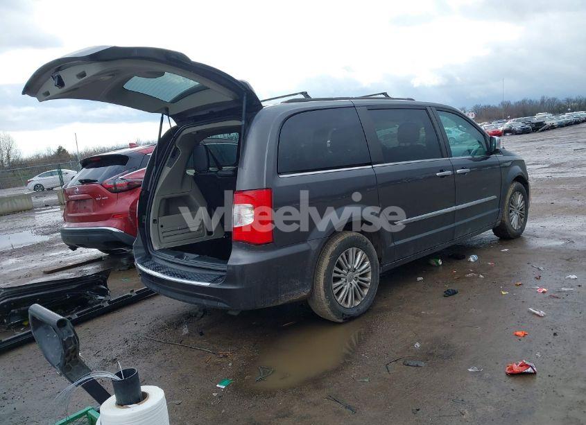 Photo 4 of 2015 Chrysler Town & COUNTRY TOURING-L (VIN 2C4RC1CG6FR697265)