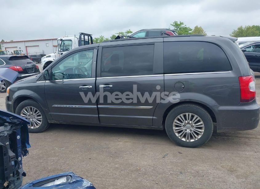 Photo 14 of 2015 Chrysler Town & COUNTRY TOURING-L (VIN 2C4RC1CG6FR705834)