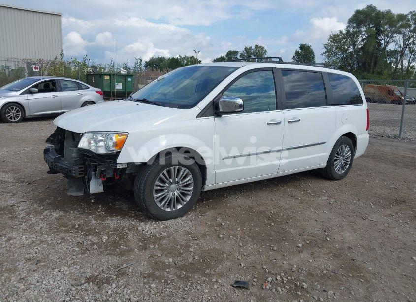 Photo 2 of 2015 Chrysler Town & COUNTRY TOURING-L (VIN 2C4RC1CG6FR756024)