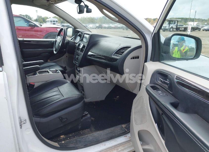 Photo 5 of 2015 Chrysler Town & COUNTRY TOURING-L (VIN 2C4RC1CG6FR756024)