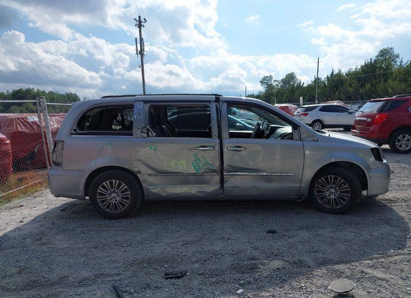 Photo 13 of 2016 Chrysler Town & COUNTRY TOURING-L ANNIVERSARY EDITION (VIN 2C4RC1CG6GR239422)