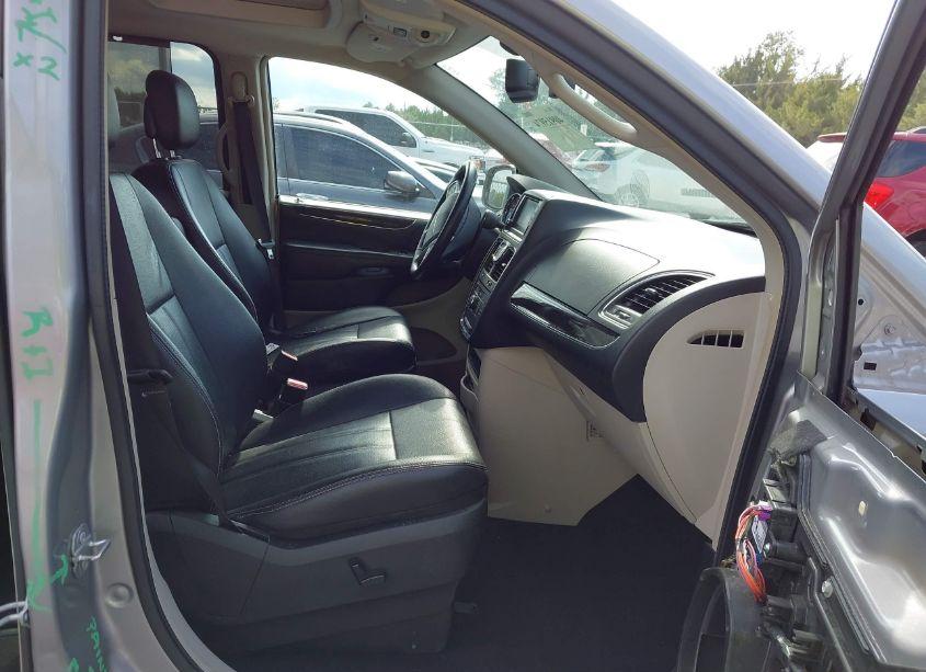 Photo 5 of 2016 Chrysler Town & COUNTRY TOURING-L ANNIVERSARY EDITION (VIN 2C4RC1CG6GR239422)