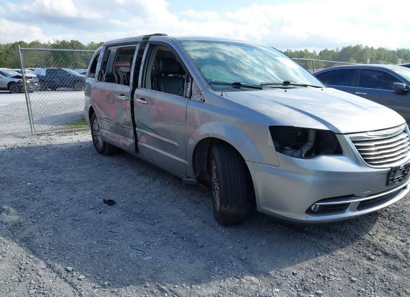Photo 6 of 2016 Chrysler Town & COUNTRY TOURING-L ANNIVERSARY EDITION (VIN 2C4RC1CG6GR239422)