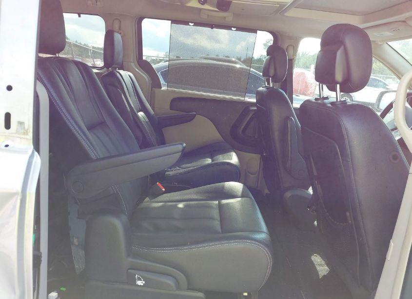 Photo 8 of 2016 Chrysler Town & COUNTRY TOURING-L ANNIVERSARY EDITION (VIN 2C4RC1CG6GR239422)