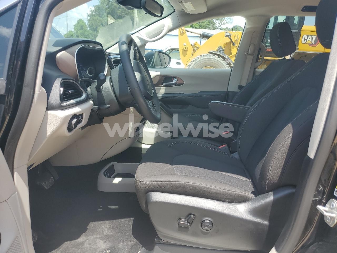 Photo 7 of 2024 CHRYSLER VOYAGER LX (VIN 2C4RC1CG6RR132034)