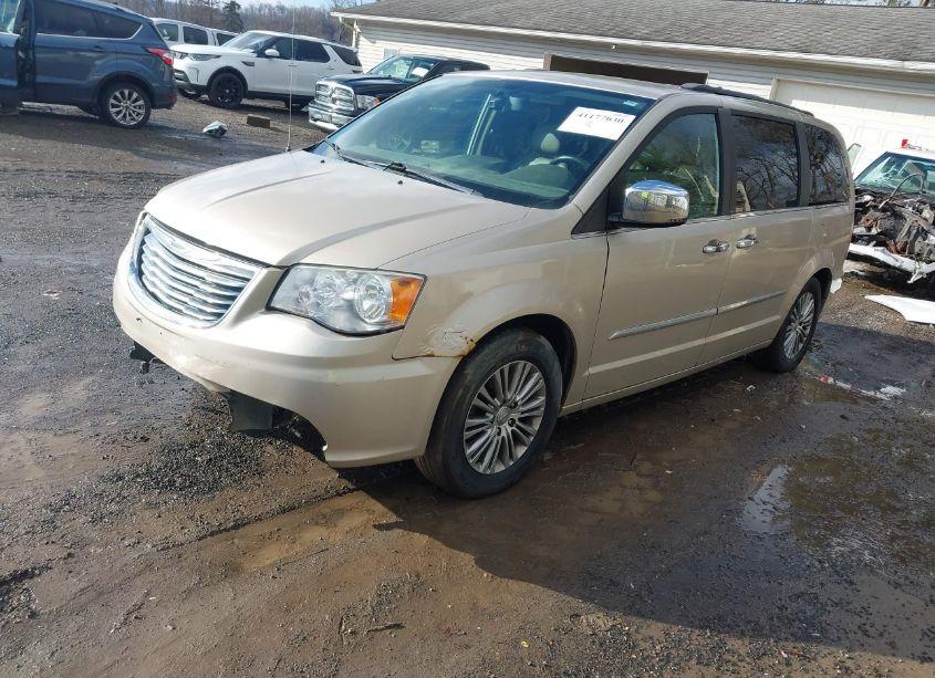 Photo 2 of 2013 Chrysler Town & COUNTRY TOURING-L (VIN 2C4RC1CG7DR511827)