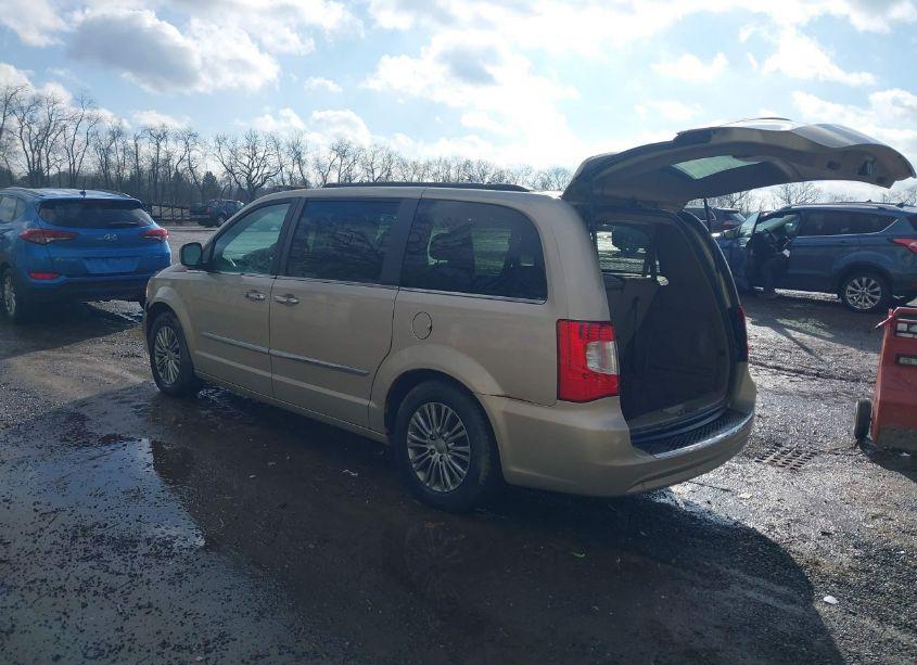 Photo 3 of 2013 Chrysler Town & COUNTRY TOURING-L (VIN 2C4RC1CG7DR511827)