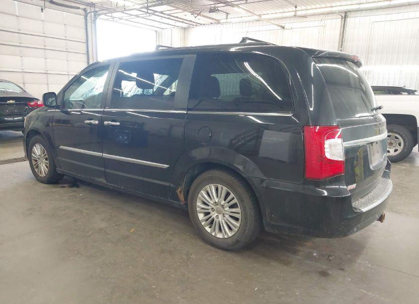 Photo 3 of 2013 Chrysler Town & COUNTRY TOURING-L (VIN 2C4RC1CG7DR512699)