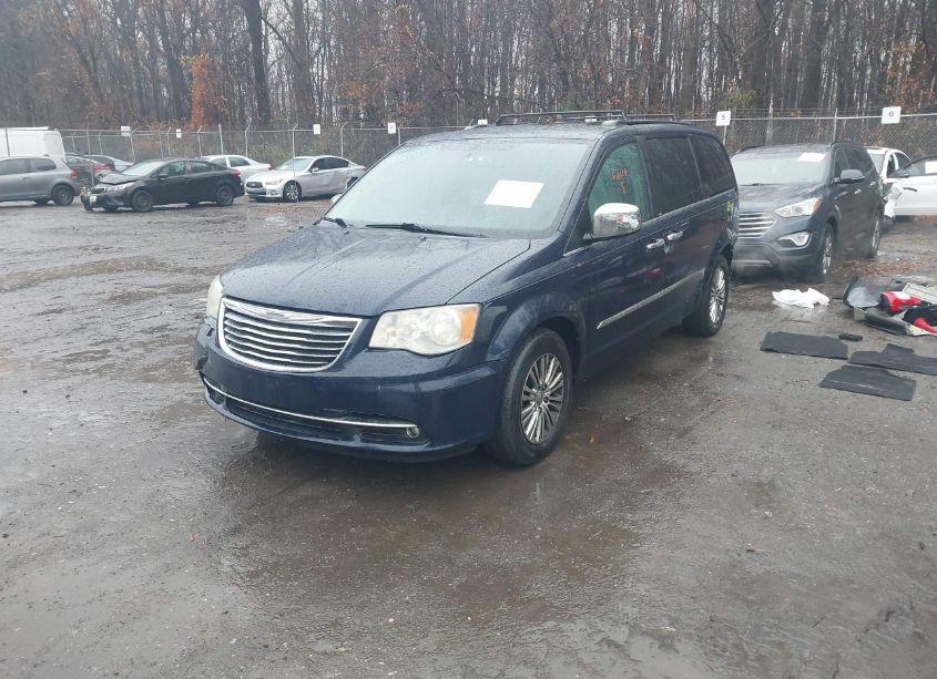 Photo 2 of 2013 Chrysler Town & COUNTRY TOURING-L (VIN 2C4RC1CG7DR668564)