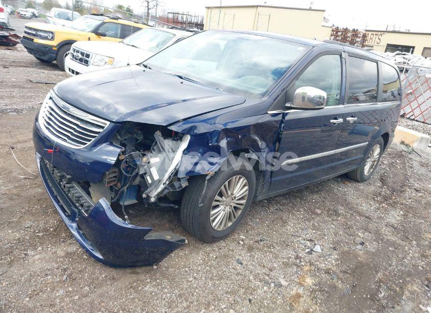 Photo 2 of 2013 Chrysler Town & COUNTRY TOURING-L (VIN 2C4RC1CG7DR676938)