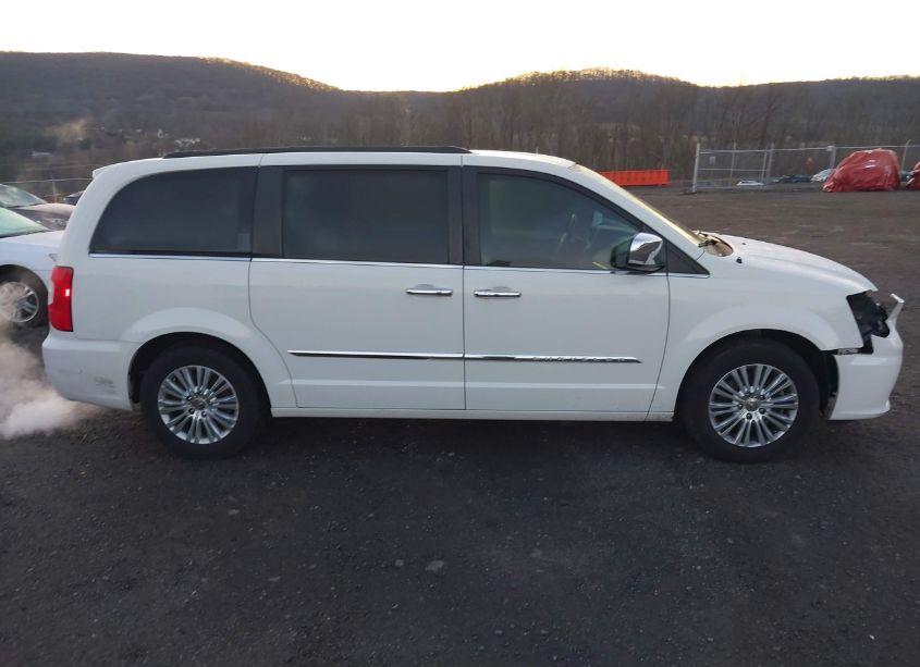 Photo 13 of 2013 Chrysler Town & COUNTRY TOURING-L (VIN 2C4RC1CG7DR712031)
