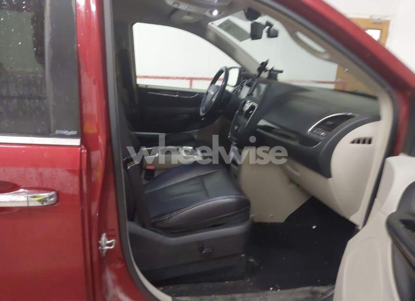 Photo 5 of 2013 Chrysler Town & COUNTRY TOURING-L (VIN 2C4RC1CG7DR810542)