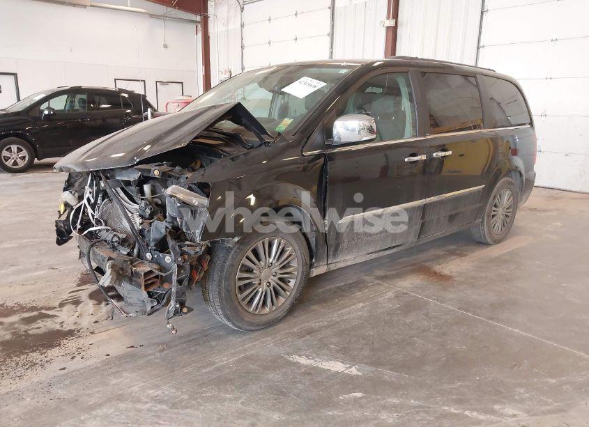 Photo 2 of 2013 Chrysler Town & COUNTRY TOURING-L (VIN 2C4RC1CG7DR818365)