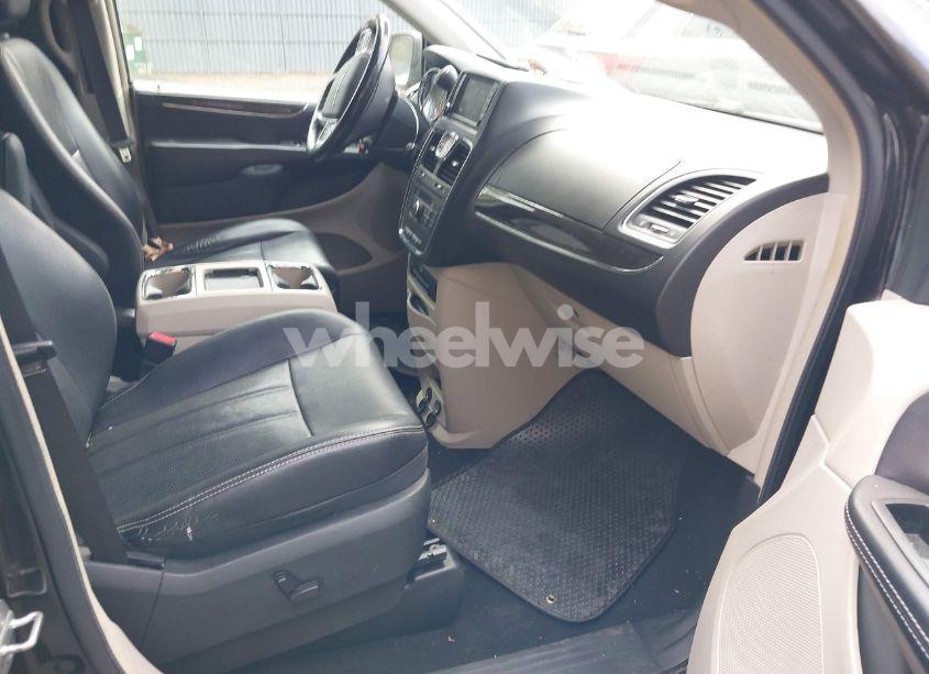 Photo 5 of 2014 Chrysler Town & COUNTRY TOURING-L (VIN 2C4RC1CG7ER132831)