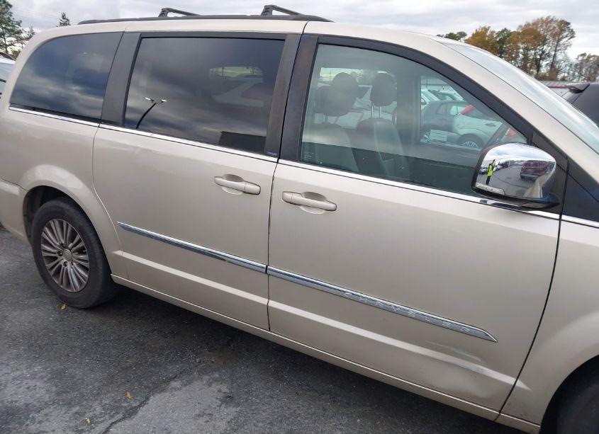 Photo 13 of 2014 Chrysler Town & COUNTRY TOURING-L (VIN 2C4RC1CG7ER165733)