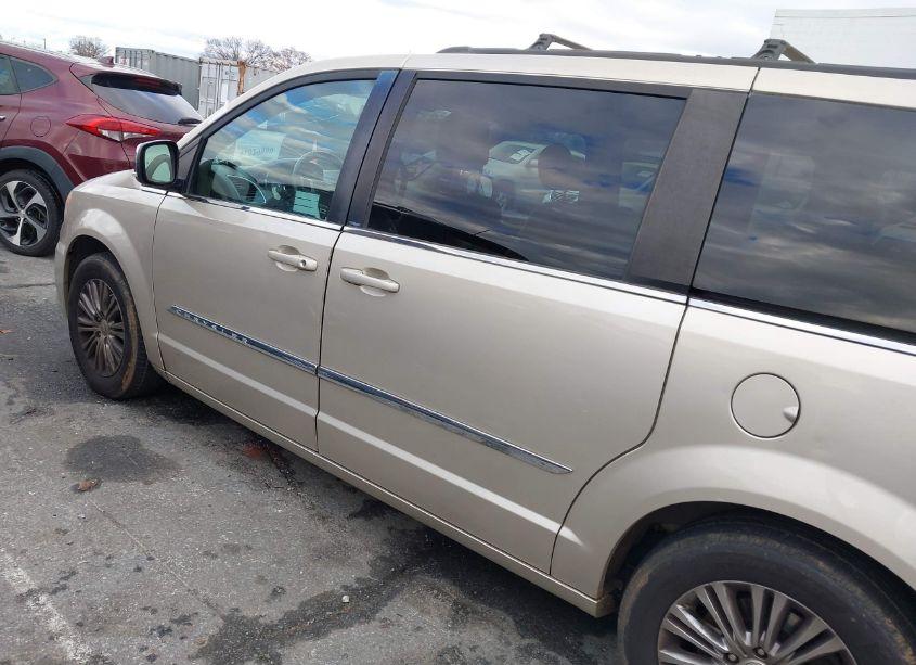 Photo 14 of 2014 Chrysler Town & COUNTRY TOURING-L (VIN 2C4RC1CG7ER165733)