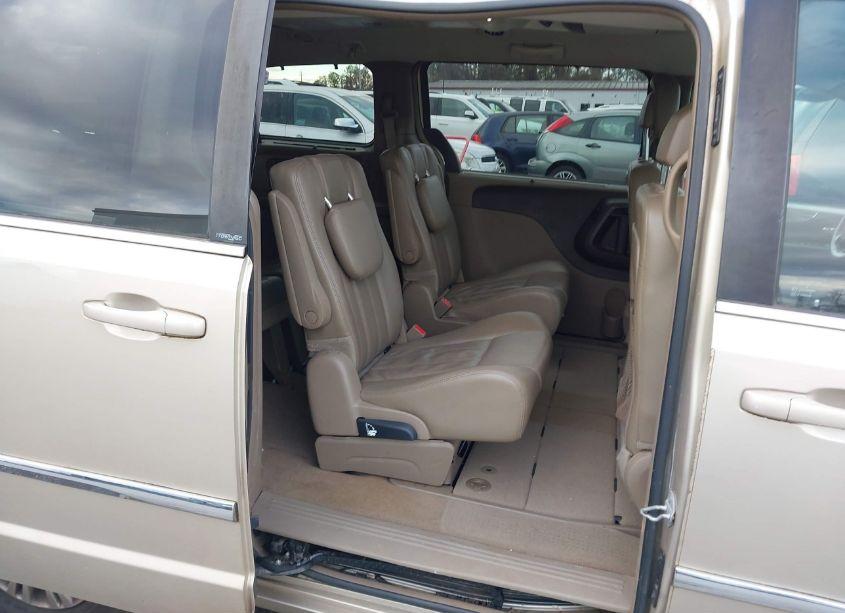 Photo 8 of 2014 Chrysler Town & COUNTRY TOURING-L (VIN 2C4RC1CG7ER165733)