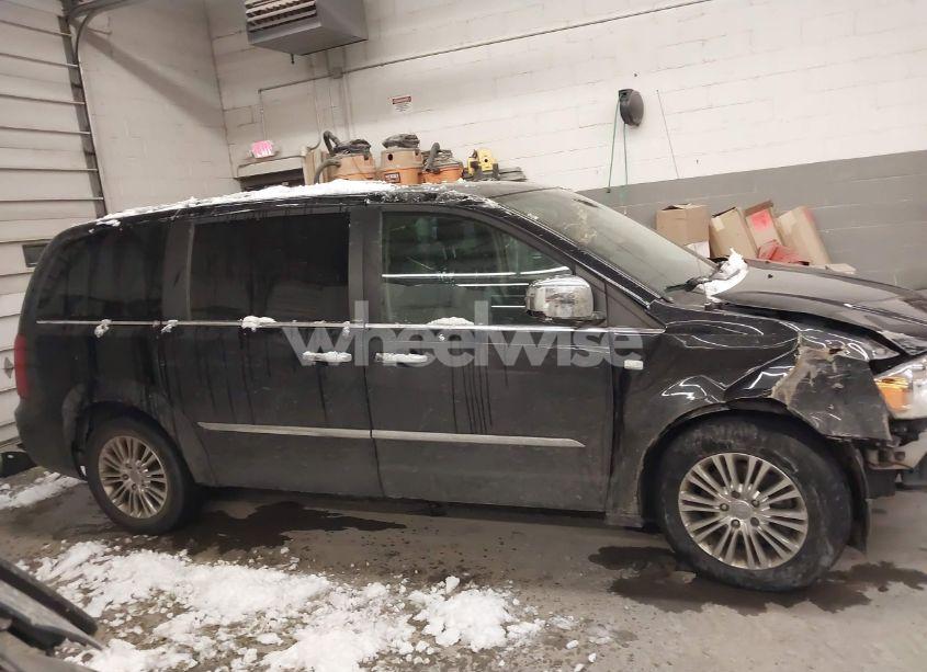 Photo 14 of 2014 Chrysler Town & COUNTRY TOURING-L 30TH ANNIVERSARY (VIN 2C4RC1CG7ER192687)