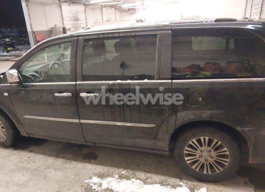 Photo 15 of 2014 Chrysler Town & COUNTRY TOURING-L 30TH ANNIVERSARY (VIN 2C4RC1CG7ER192687)