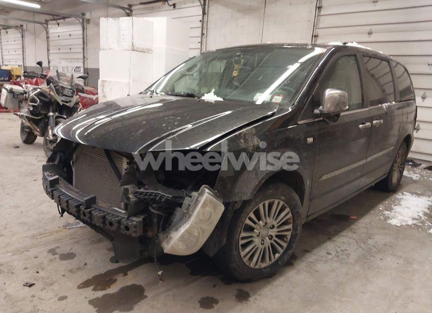 Photo 2 of 2014 Chrysler Town & COUNTRY TOURING-L 30TH ANNIVERSARY (VIN 2C4RC1CG7ER192687)