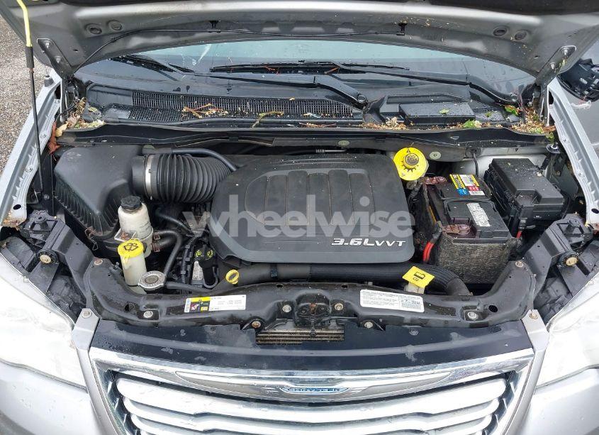 Photo 10 of 2014 Chrysler Town & COUNTRY TOURING-L (VIN 2C4RC1CG7ER201727)