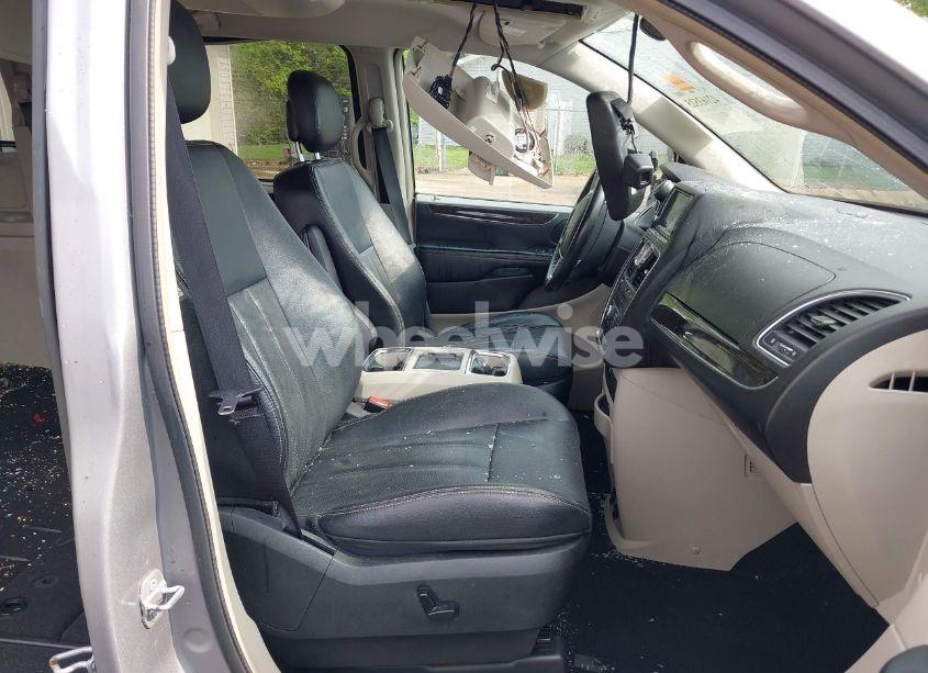 Photo 5 of 2014 Chrysler Town & COUNTRY TOURING-L (VIN 2C4RC1CG7ER201727)