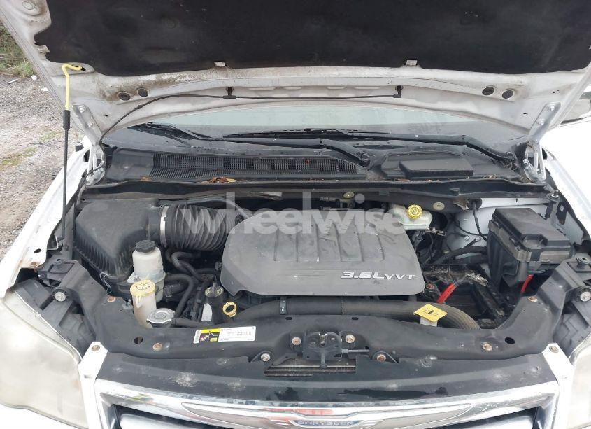 Photo 10 of 2014 Chrysler Town & COUNTRY TOURING-L (VIN 2C4RC1CG7ER460427)