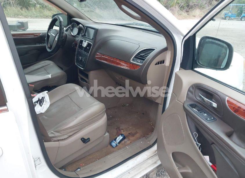 Photo 5 of 2014 Chrysler Town & COUNTRY TOURING-L (VIN 2C4RC1CG7ER460427)