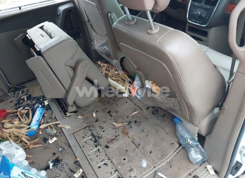 Photo 8 of 2014 Chrysler Town & COUNTRY TOURING-L (VIN 2C4RC1CG7ER460427)