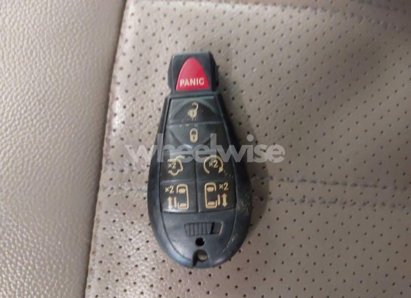 Photo 11 of 2015 Chrysler Town & COUNTRY TOURING-L (VIN 2C4RC1CG7FR532101)