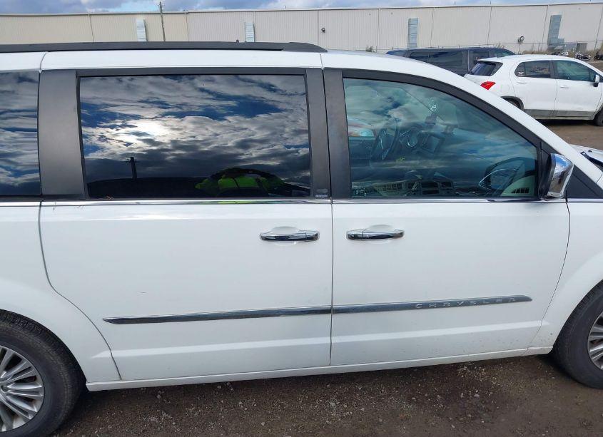 Photo 13 of 2015 Chrysler Town & COUNTRY TOURING-L (VIN 2C4RC1CG7FR619397)