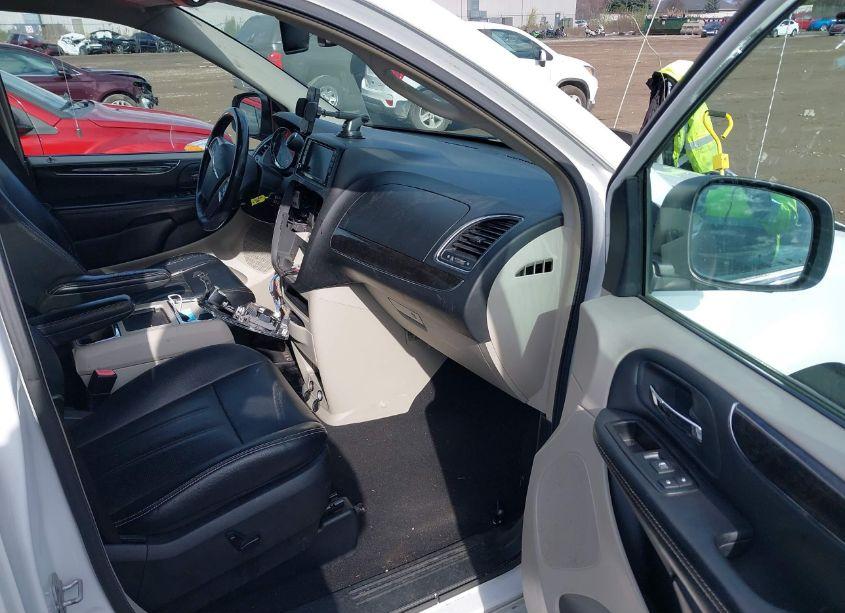 Photo 5 of 2015 Chrysler Town & COUNTRY TOURING-L (VIN 2C4RC1CG7FR619397)