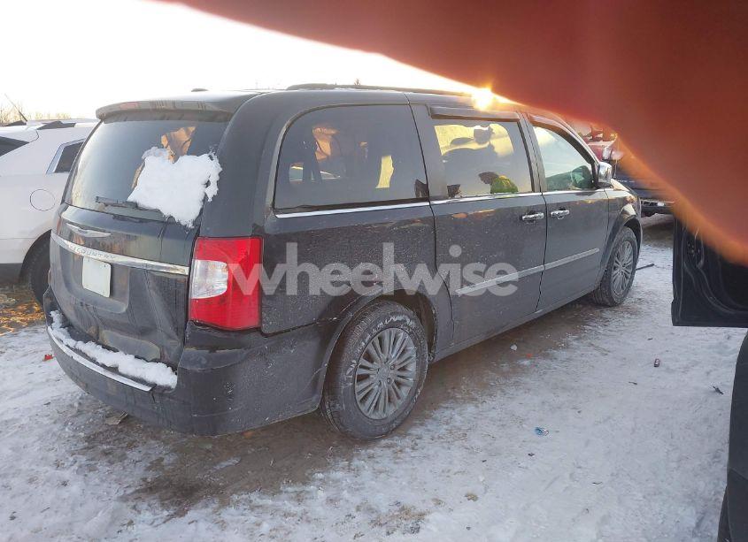 Photo 4 of 2016 Chrysler Town & COUNTRY TOURING-L ANNIVERSARY EDITION (VIN 2C4RC1CG7GR104112)