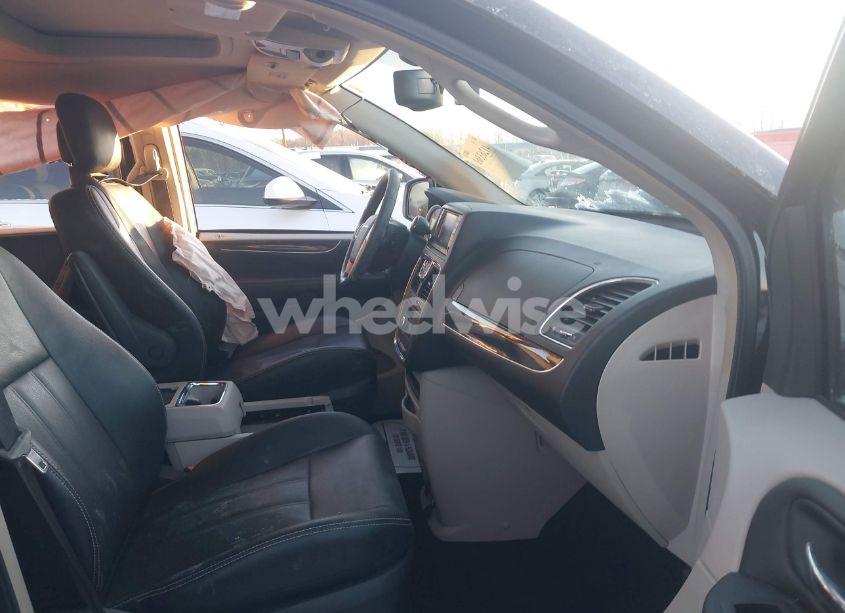 Photo 5 of 2016 Chrysler Town & COUNTRY TOURING-L ANNIVERSARY EDITION (VIN 2C4RC1CG7GR104112)