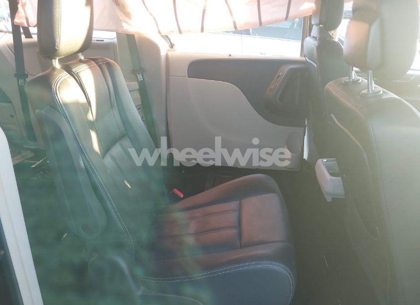 Photo 8 of 2016 Chrysler Town & COUNTRY TOURING-L ANNIVERSARY EDITION (VIN 2C4RC1CG7GR104112)