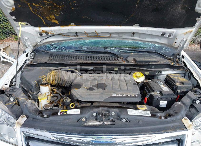 Photo 10 of 2016 Chrysler Town & COUNTRY TOURING-L ANNIVERSARY EDITION (VIN 2C4RC1CG7GR189162)