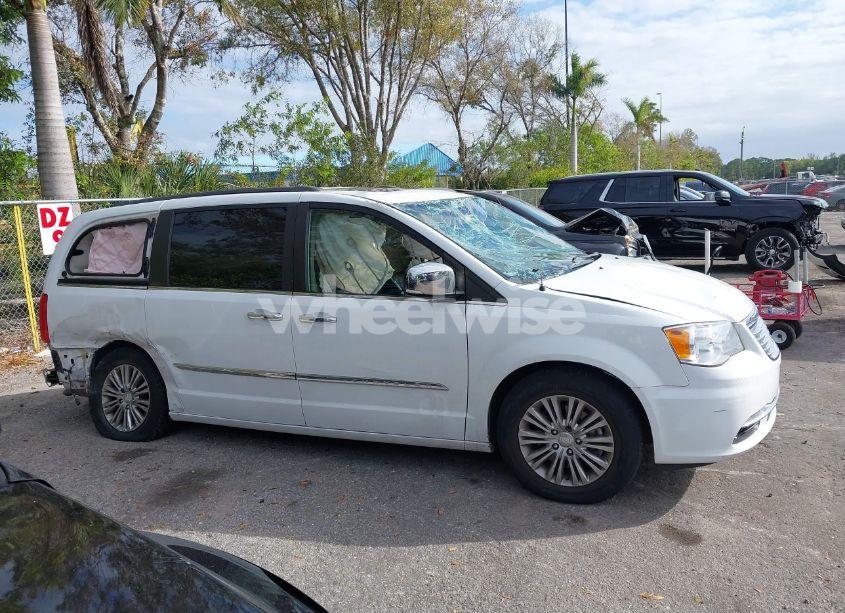 Photo 13 of 2016 Chrysler Town & COUNTRY TOURING-L ANNIVERSARY EDITION (VIN 2C4RC1CG7GR189162)