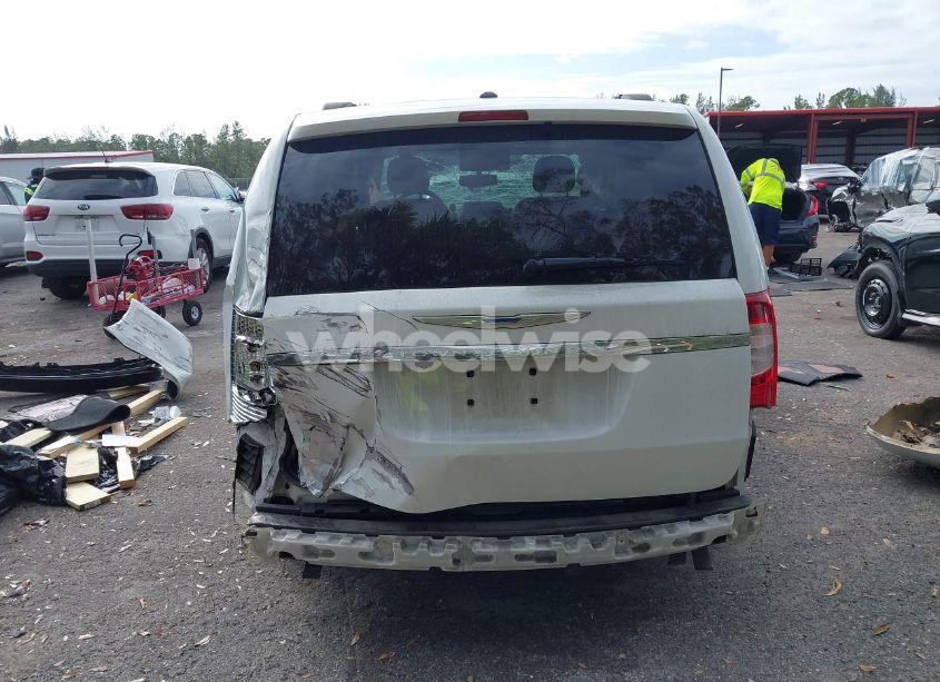 Photo 16 of 2016 Chrysler Town & COUNTRY TOURING-L ANNIVERSARY EDITION (VIN 2C4RC1CG7GR189162)