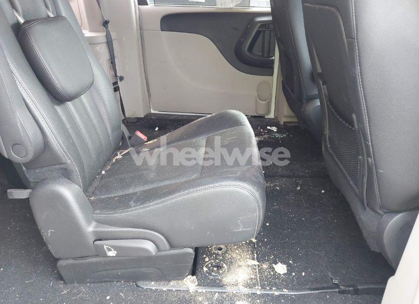 Photo 8 of 2016 Chrysler Town & COUNTRY TOURING-L ANNIVERSARY EDITION (VIN 2C4RC1CG7GR189162)