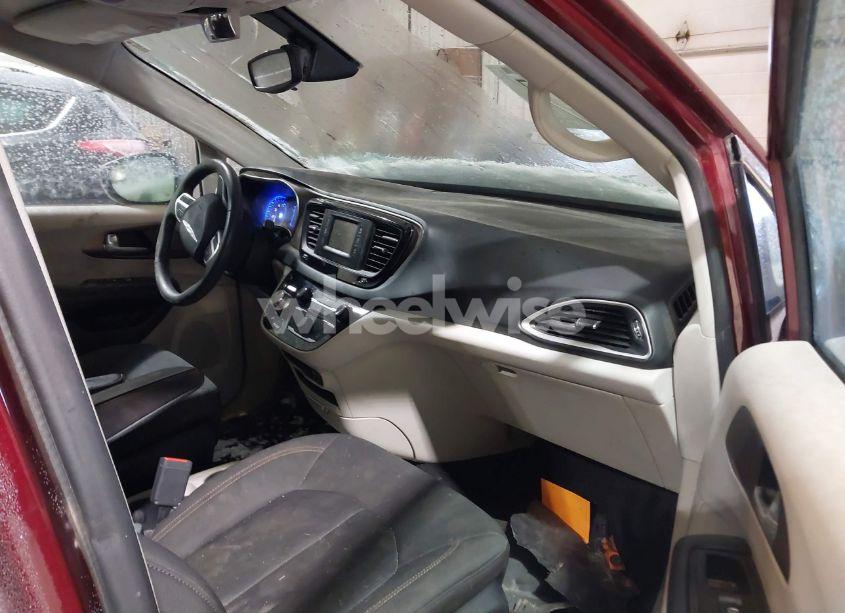 Photo 5 of 2017 Chrysler Pacifica LX (VIN 2C4RC1CG7HR594150)