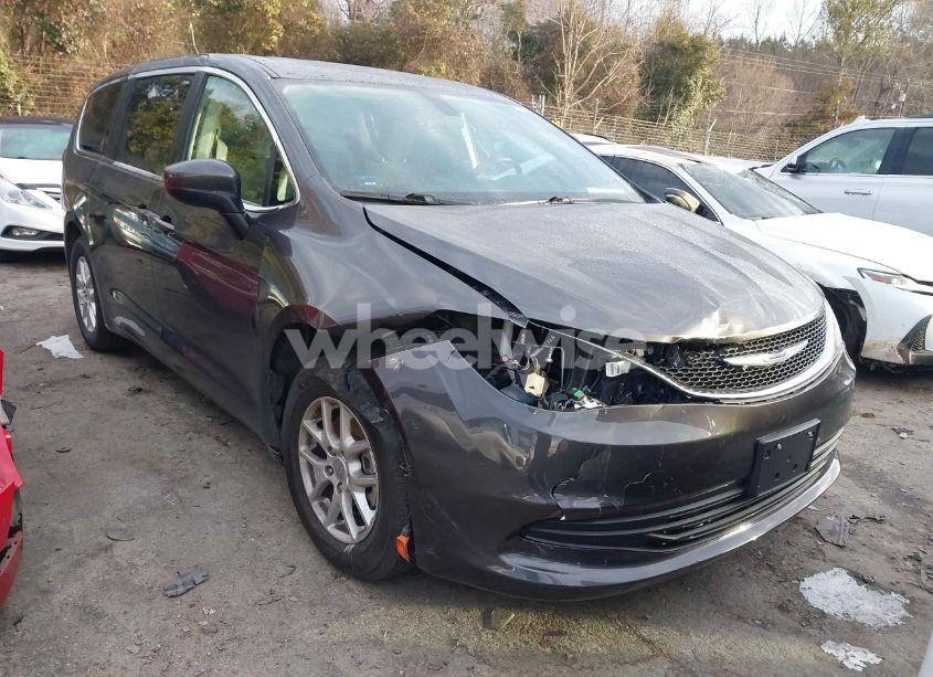 2018 Chrysler Pacifica LX (VIN 2C4RC1CG7JR158663) main photo
