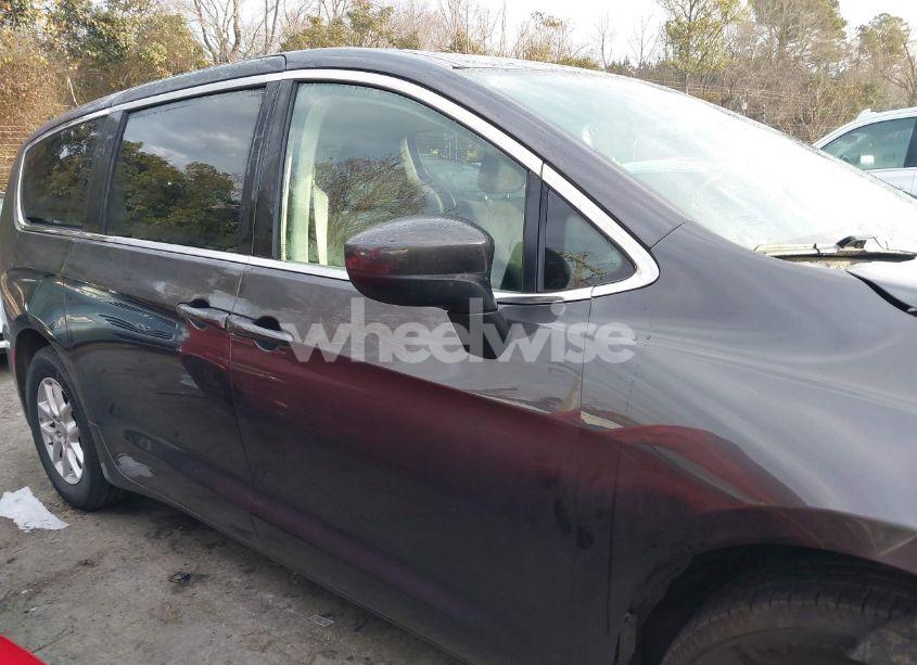 Photo 13 of 2018 Chrysler Pacifica LX (VIN 2C4RC1CG7JR158663)