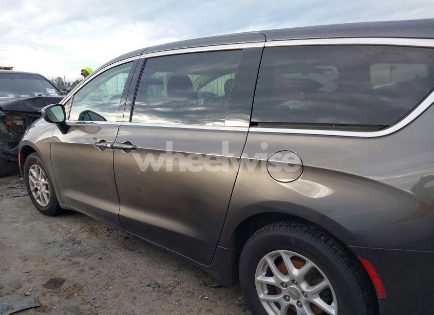 Photo 14 of 2018 Chrysler Pacifica LX (VIN 2C4RC1CG7JR158663)