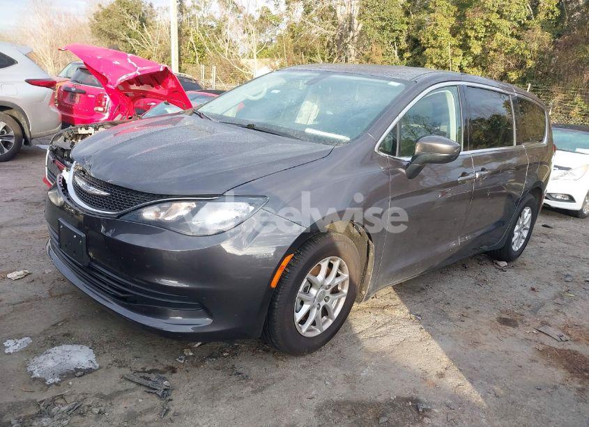 Photo 2 of 2018 Chrysler Pacifica LX (VIN 2C4RC1CG7JR158663)